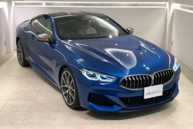 ブルーのBMWM8